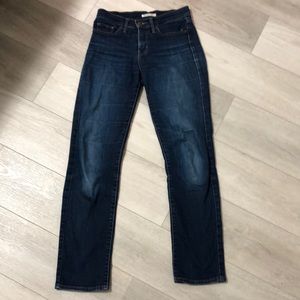 Womens 26 x 30 Levi’s 314 shaping straight.These are soft and well worn denim.